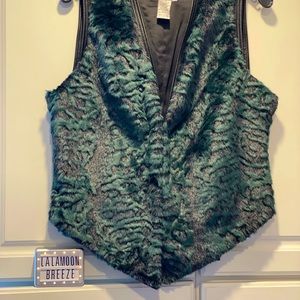 Vintage Gorgeous Green faux fur vest so beautiful in person!